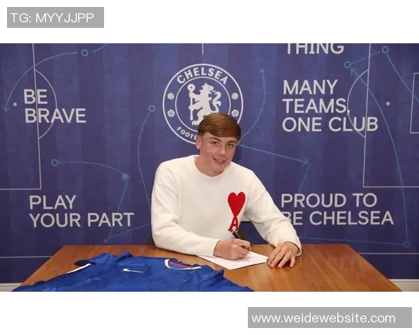 热刺宣布17岁中场巴内特正式签署首份职业合同开启职业生涯新篇章