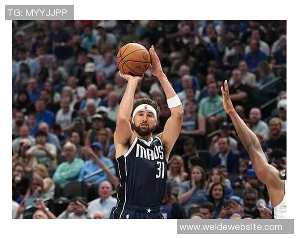 克莱半场表现平平仅得9分1篮板正负值显著下滑引发关注 克莱半场表现平平仅得9分1篮板正负值显著下滑引发关注