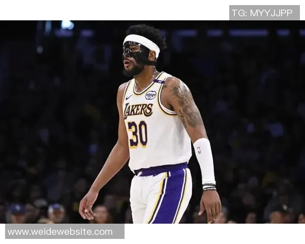 兰德尔本赛季状态火热已五次单场得分30上赛季仅三次表现相对平淡