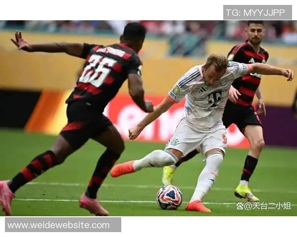 弗拉门戈门将失误送礼对手轻松进球引发全场哄笑